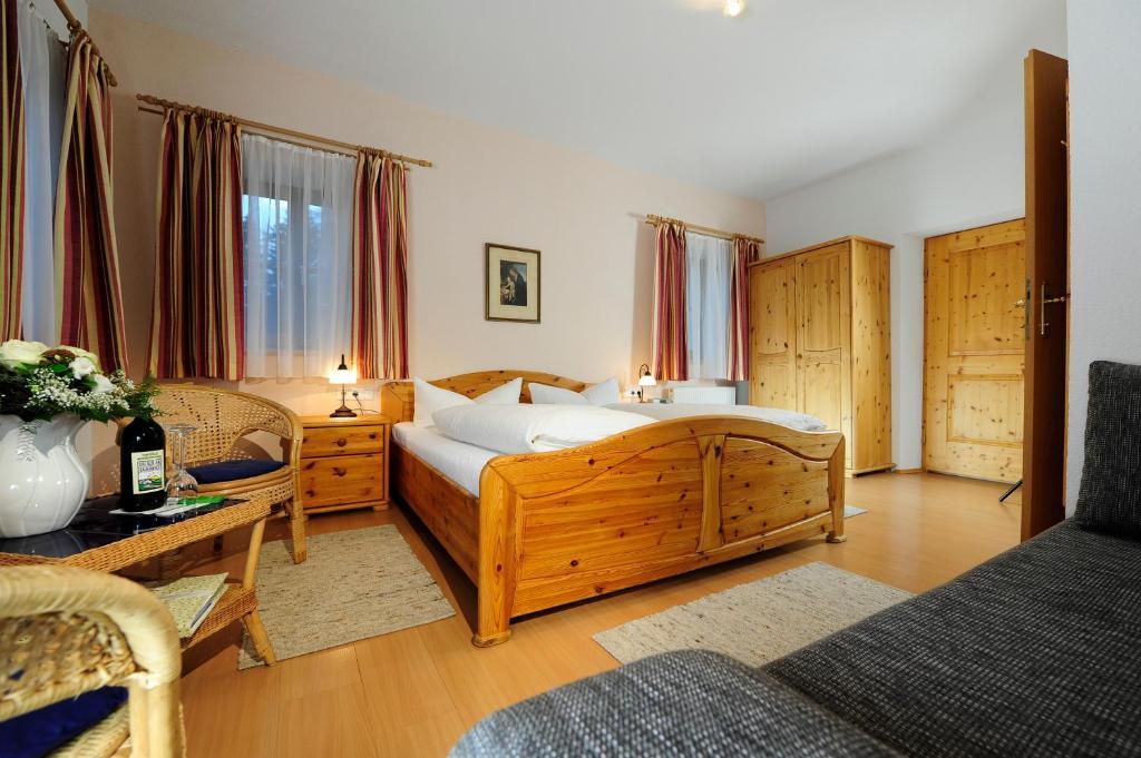 Hoarachhof Villa Innsbruck Room photo